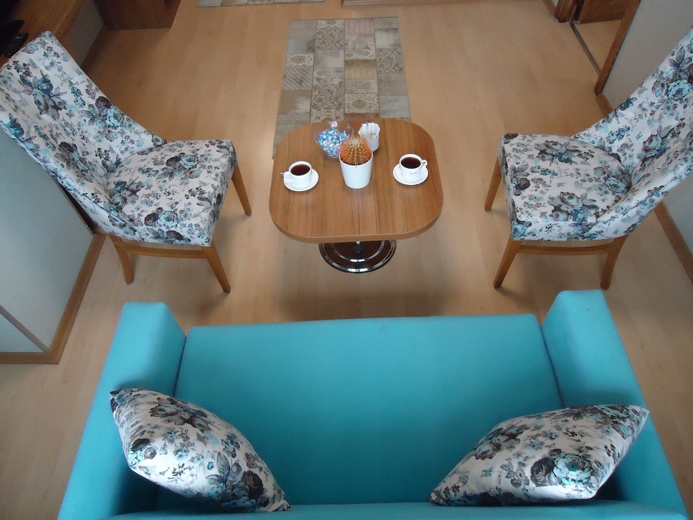 Golden Lounge Hotel 36/42