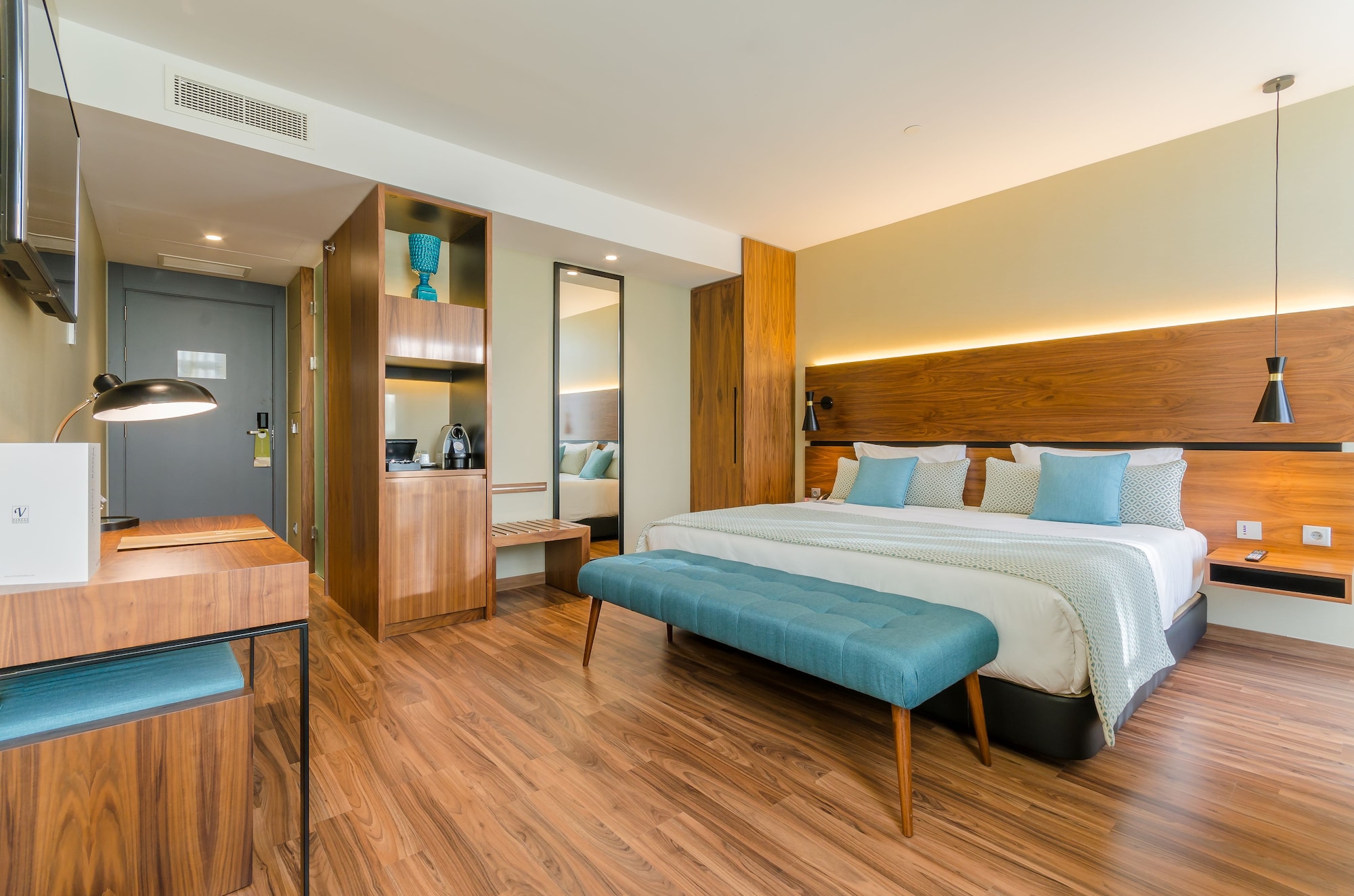 SUPERIOR, DOUBLE OR TWIN BED