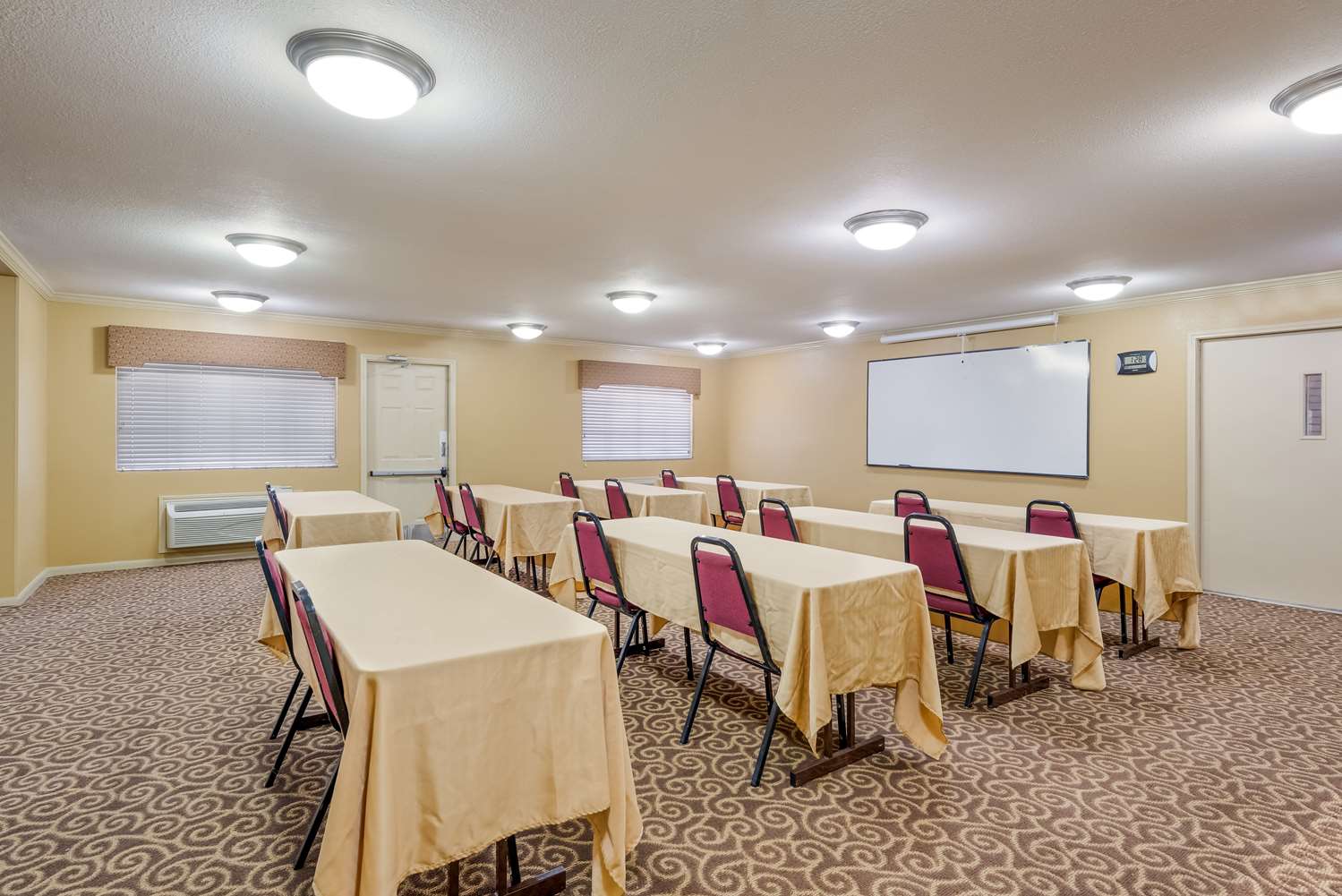 Surestay Hotel By Best Western Deer Park 24/31