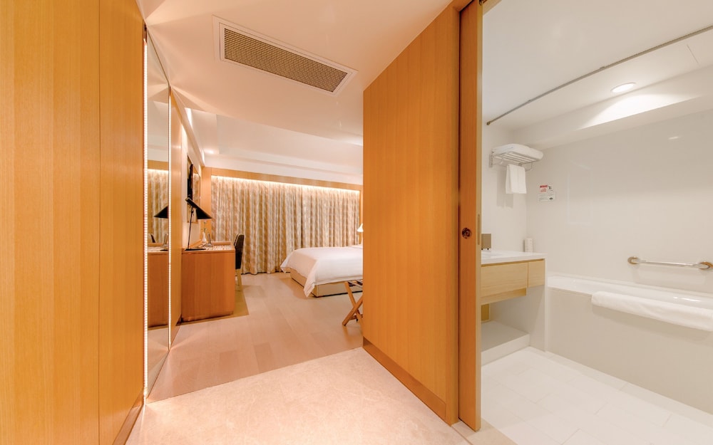 Royal Dragon Hotel 30/30