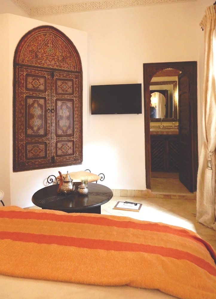 Riad Carina 28/75