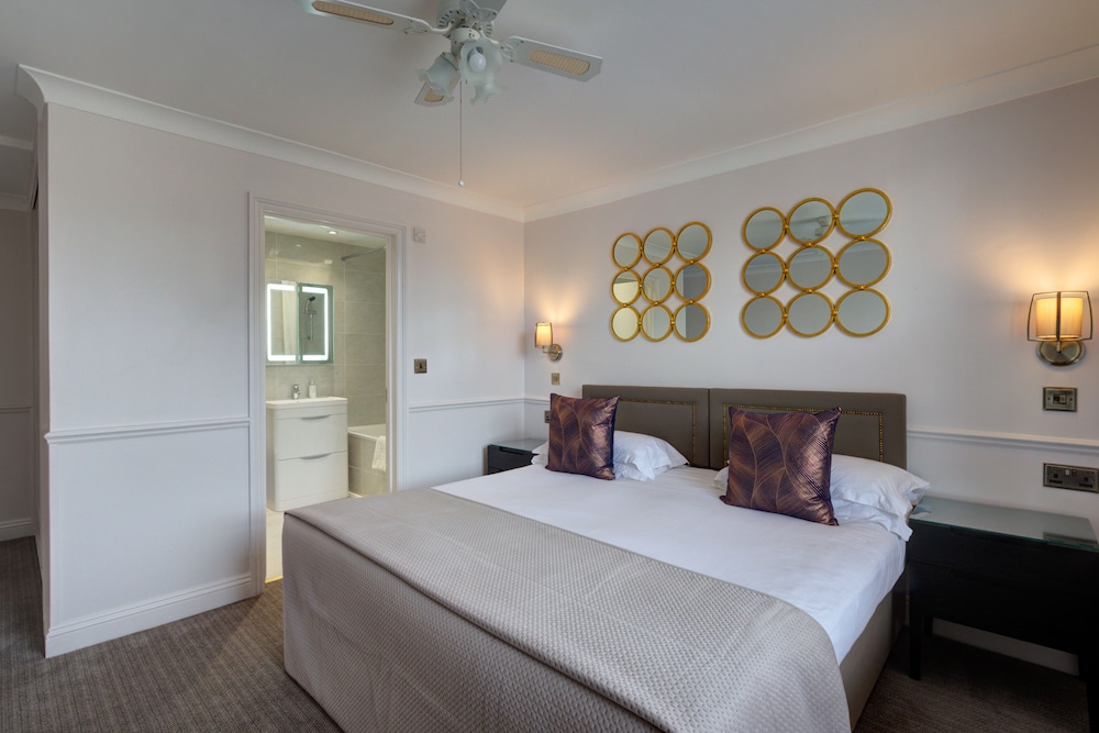 3 Bedrooms, Apartment, 1 King and 4 Single Beds, 2 Bathrooms