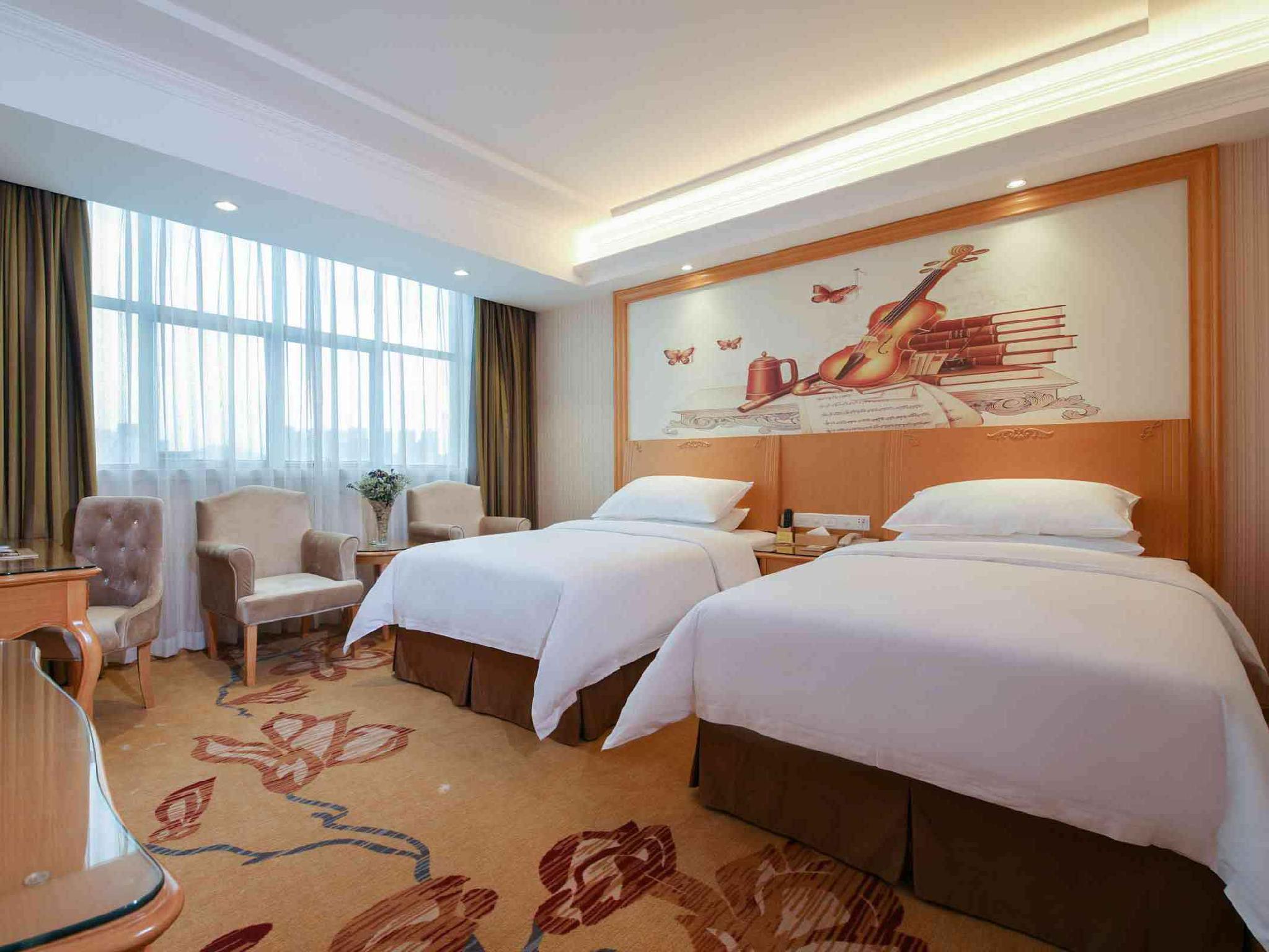 Vienna Hotel (Huizhou Qiuchang Yingbin Road) 22/57