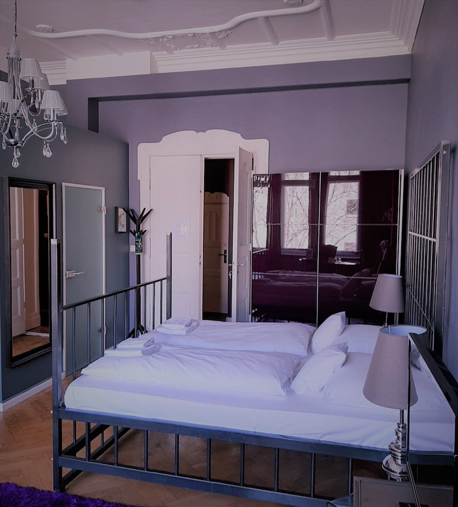 Arthotel Connection 15/50