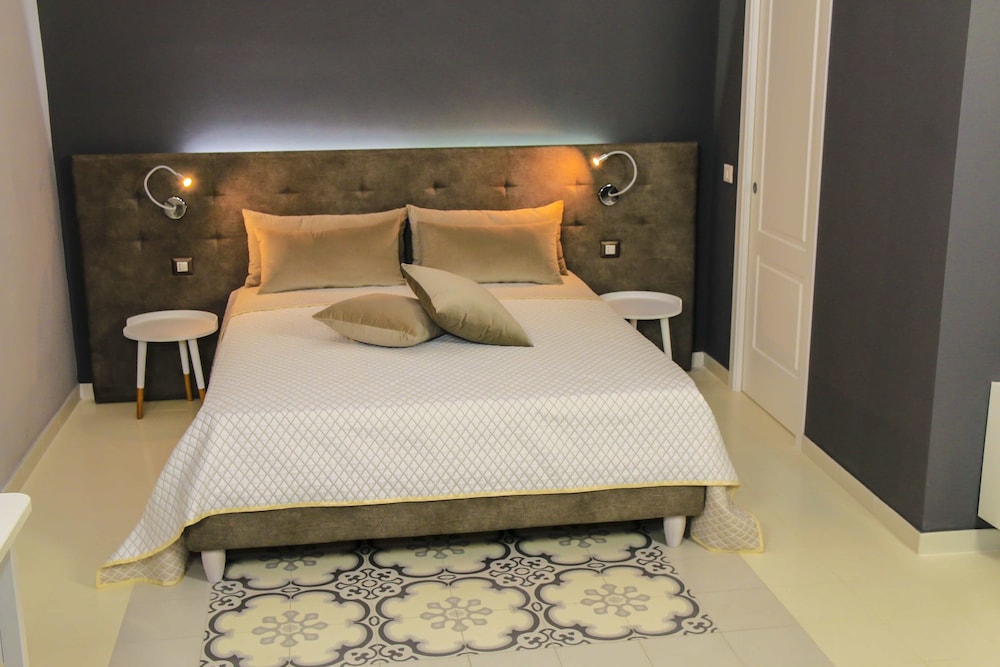 Romantic, Murphy Bed, Queen Bed, Sofa, Balcony