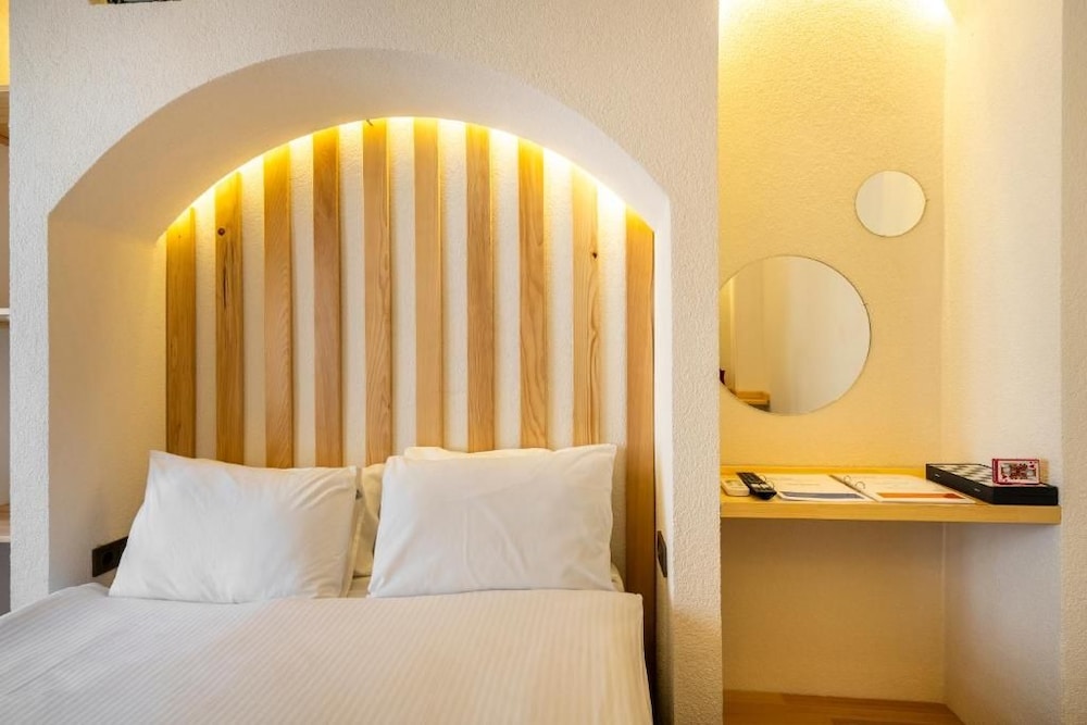 Hotel Emir 22/50
