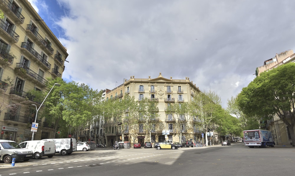 Hostal Girona 47/50