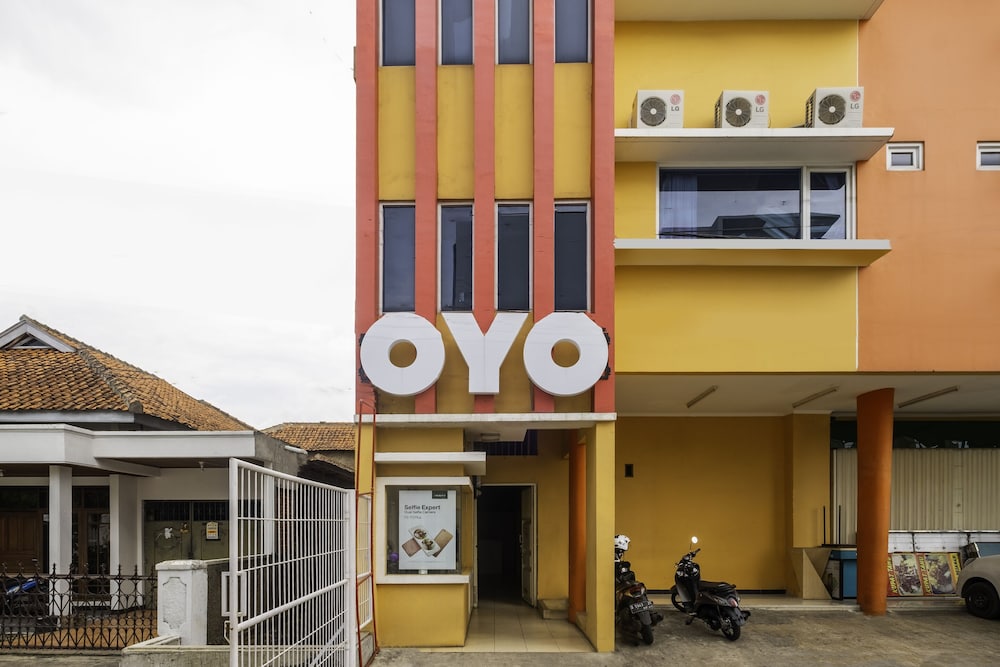OYO 2405 The Karins Guesthouse 1/24