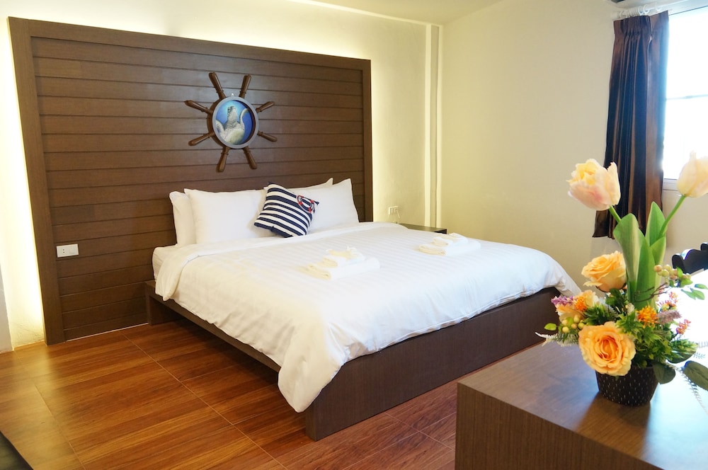 Bed by Cruise at Samakkhi-Tivanont 12/60