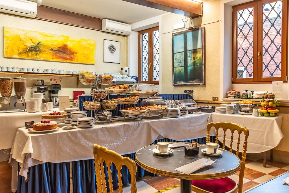 restaurant cafeteria