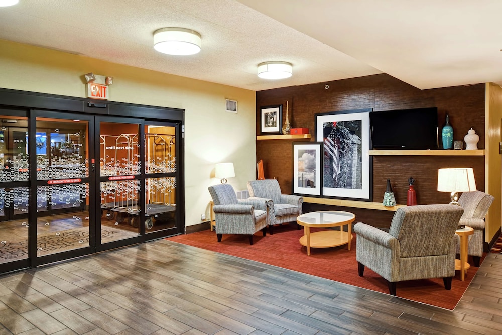Hampton Inn Louisville-Airport 40/56