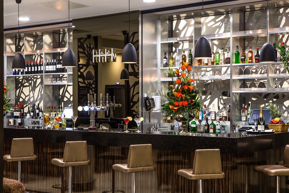 Heston Hyde Hotel 35/43