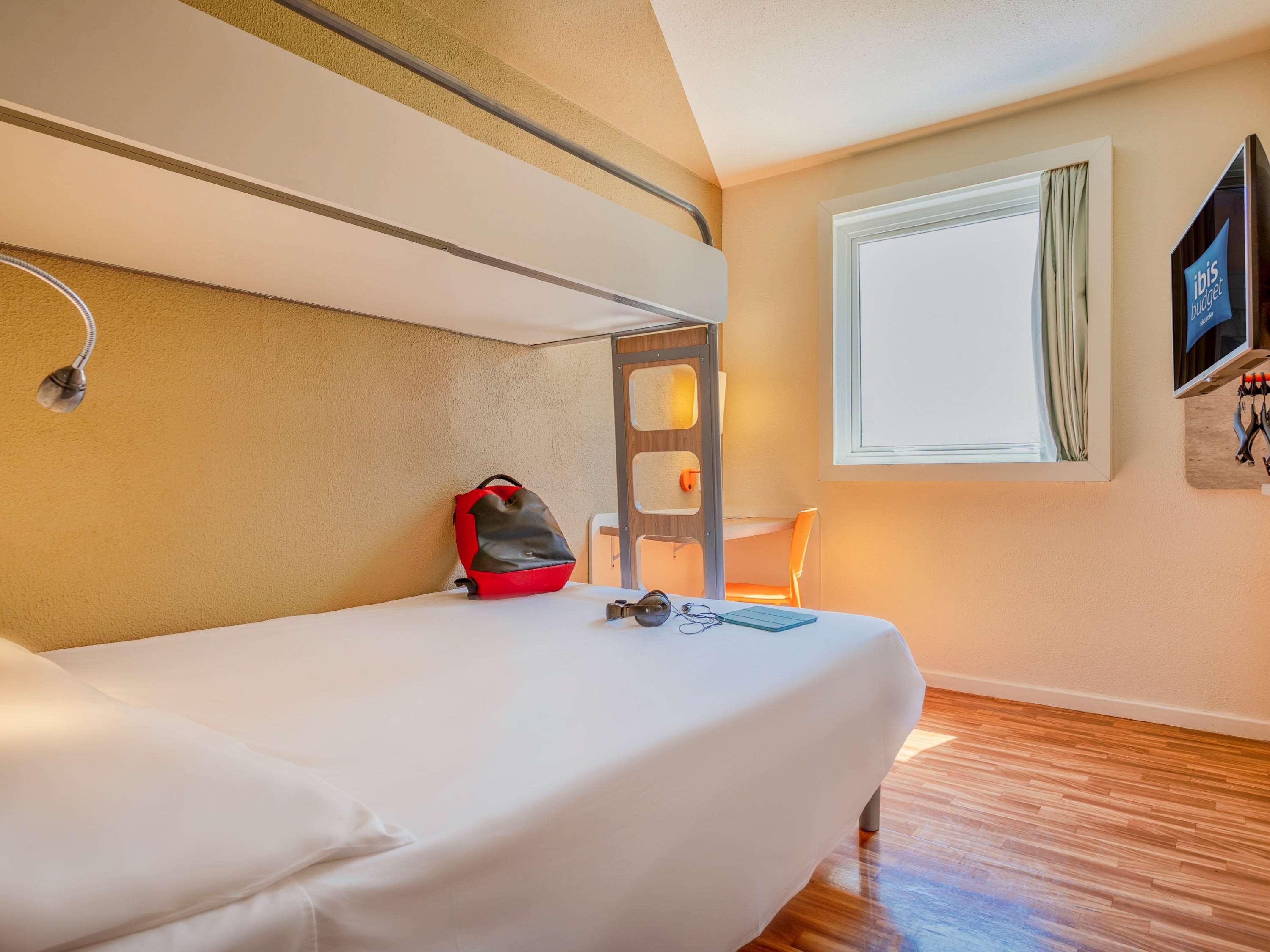 SUPERIOR, 1 DOUBLE AND 1 OVERLAPPING BED