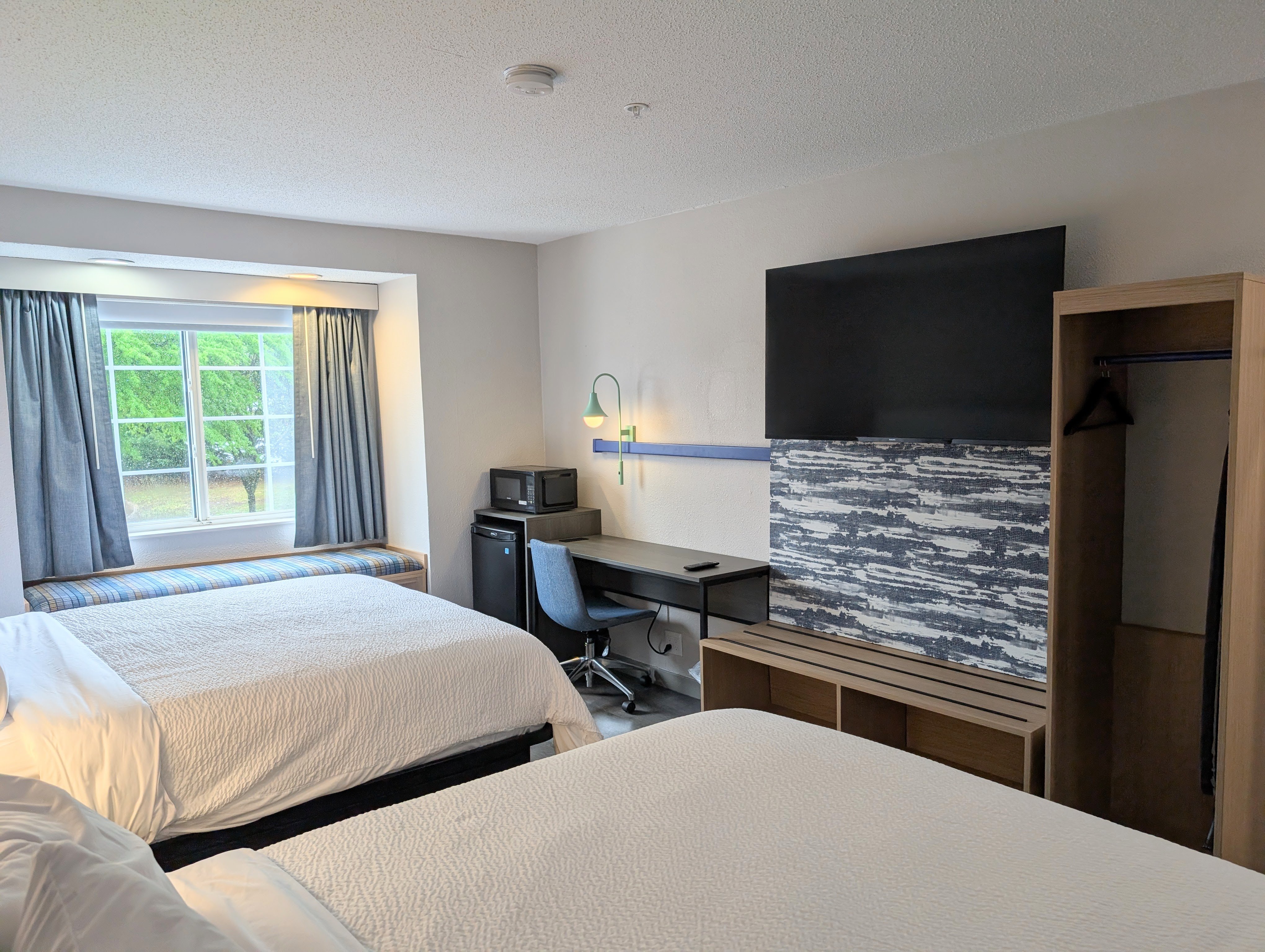 Econo Lodge Inn Suites Greenville 20/69