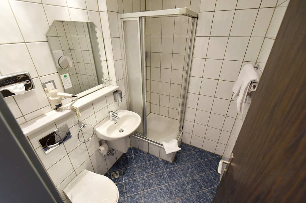 Hotel Schumacher Dusseldorf 34/66