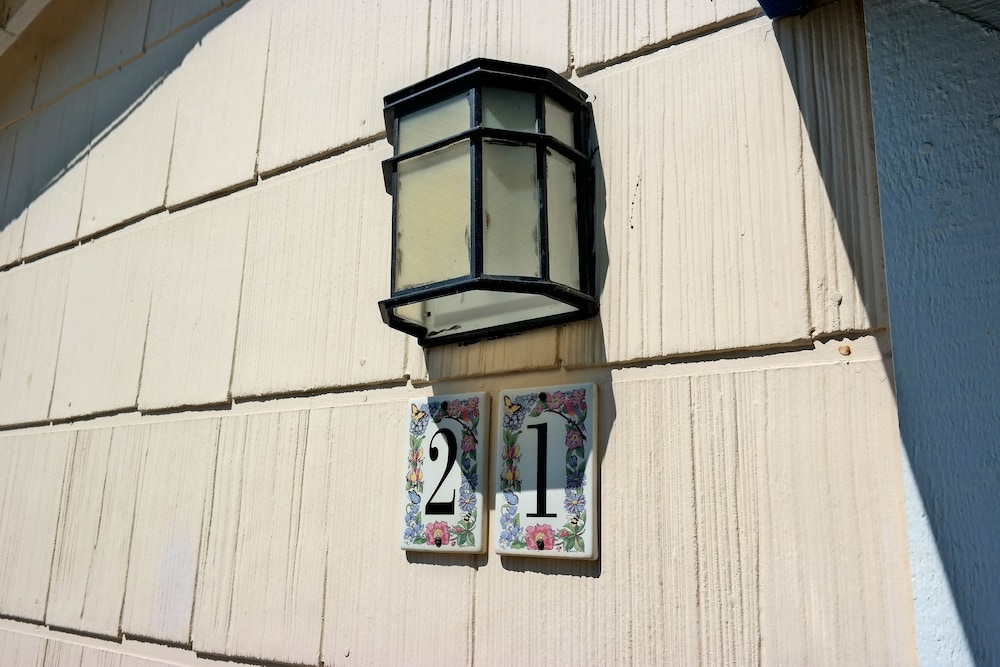 Malibu Country Inn 17/50