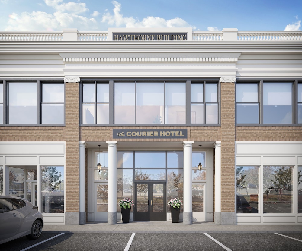 The Courier Hotel 3/50