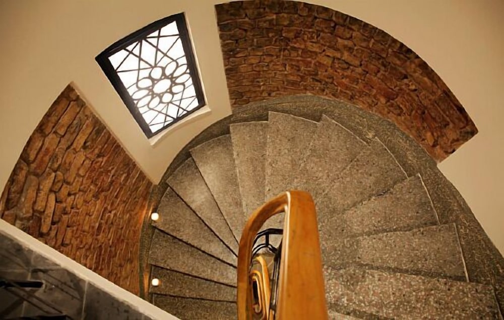 Frida Suites 24/55
