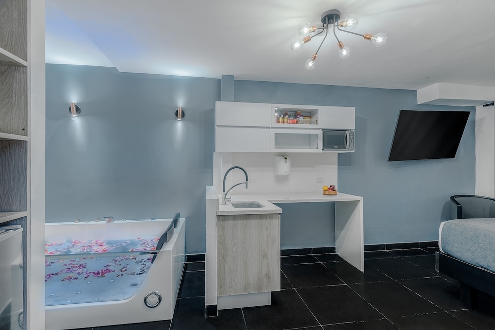 Viktory Boutique Hotel 38/44