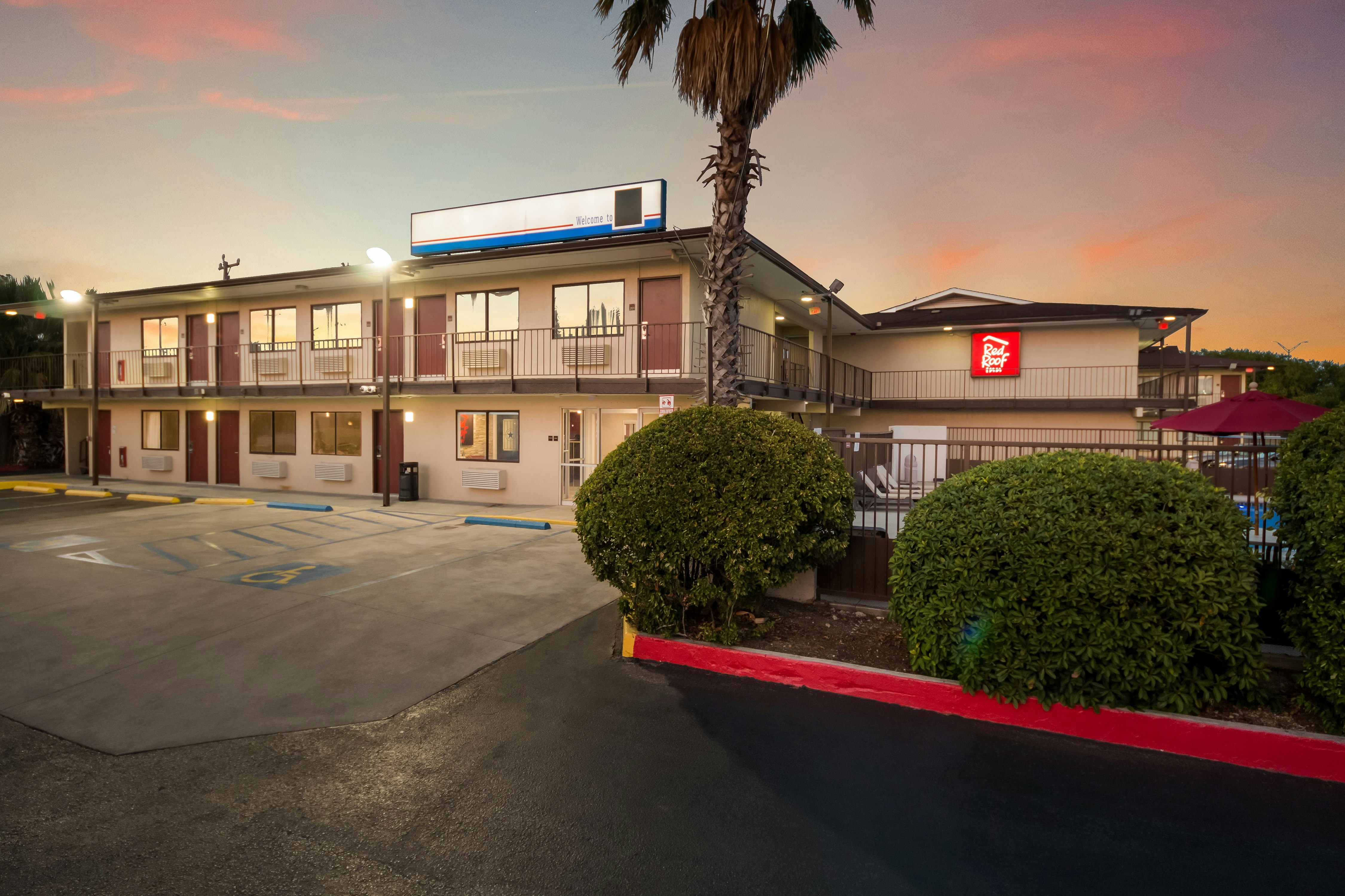 Red Roof Inn San Antonio E – Frost Bank Center 17/20