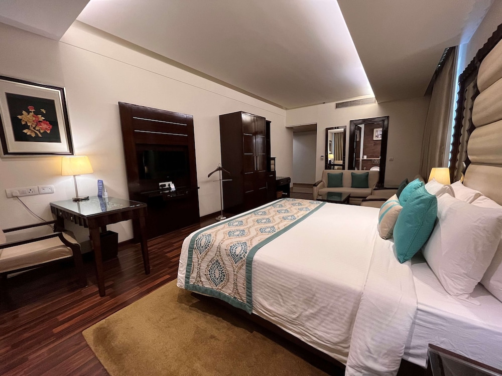 Deventure Sarovar Portico Kapashera 6/21
