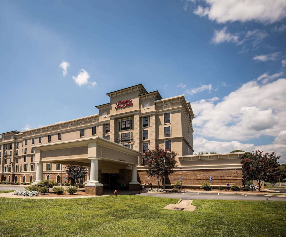 HAMPTON INN SUITES DOBSON in DOBSON - NC