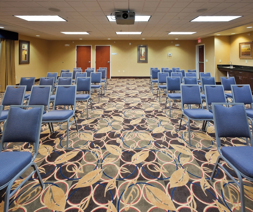 Holiday Inn Express Hotel and Suites Great Falls 44/47