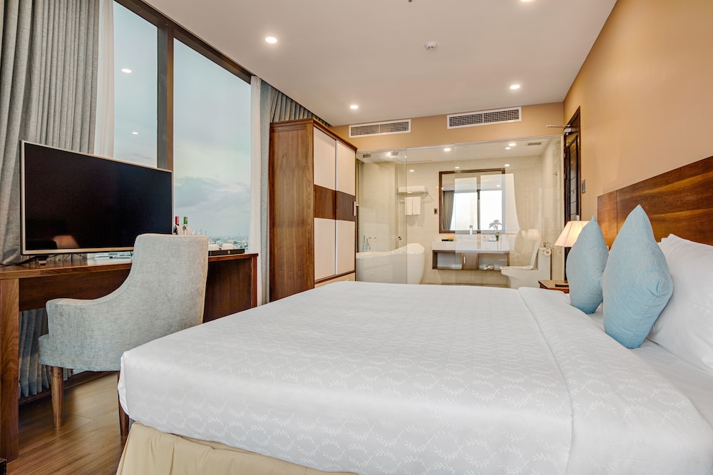 Yarra Ocean Suites Danang 22/58