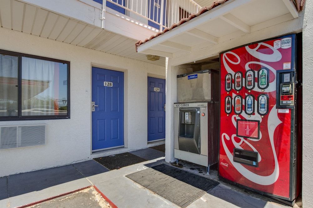 Motel6 Tempe, AZ - Broadway - ASU 15/63
