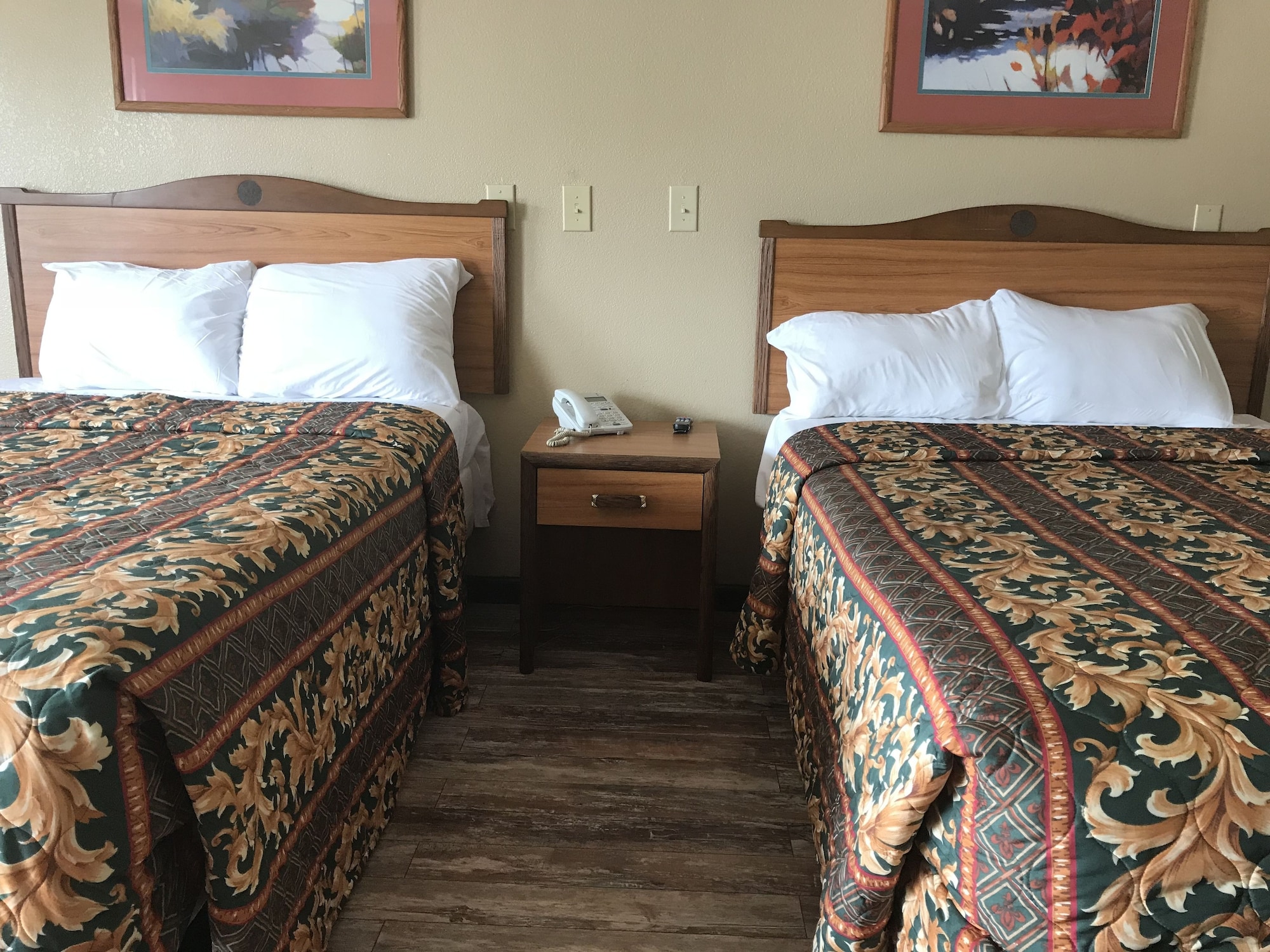 BASIC, SINGLE, 2 DOUBLE BEDS, SMOKING