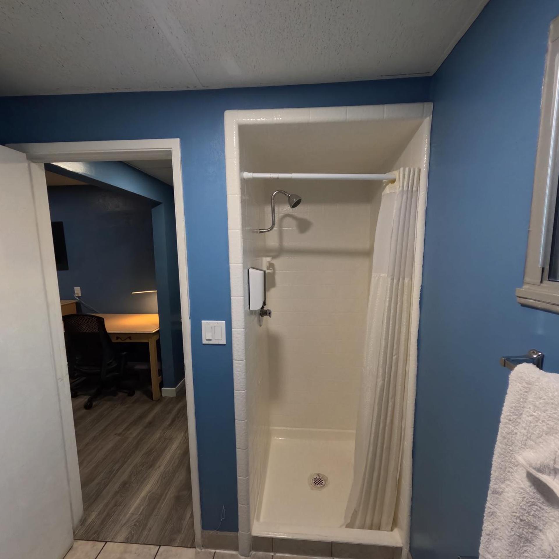 غرفة بسرير كينج، Heritage Inn 6/6
