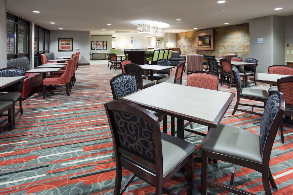 Holiday Inn Express Hotel &amp; Suites BLOOMINGTON WEST 39/52