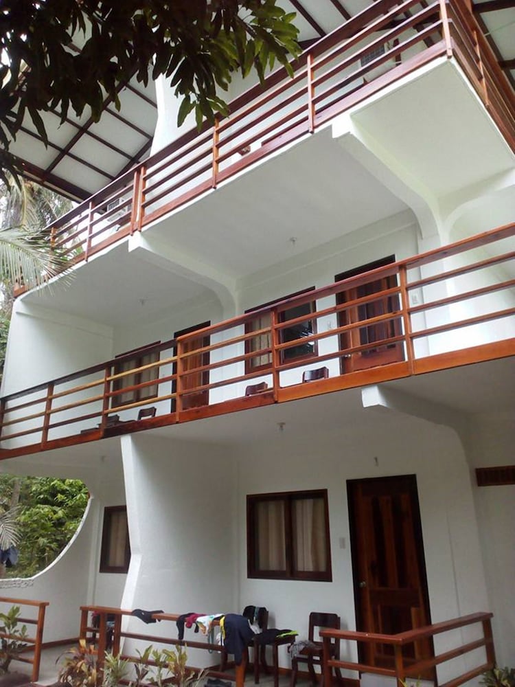 Point 303 Surf Resort 2/50