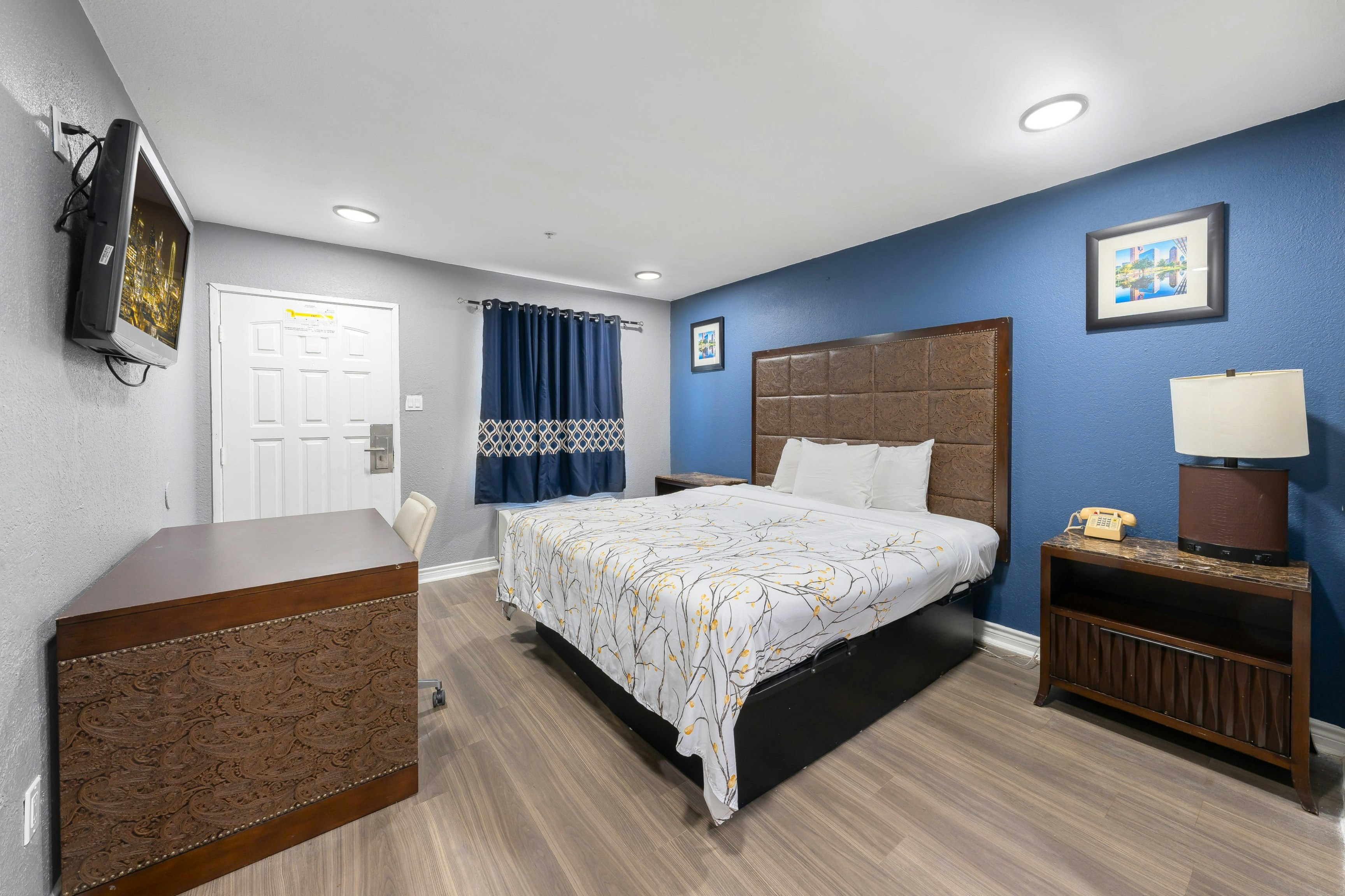 Golden Inn Dallas by Hotel O 7/50