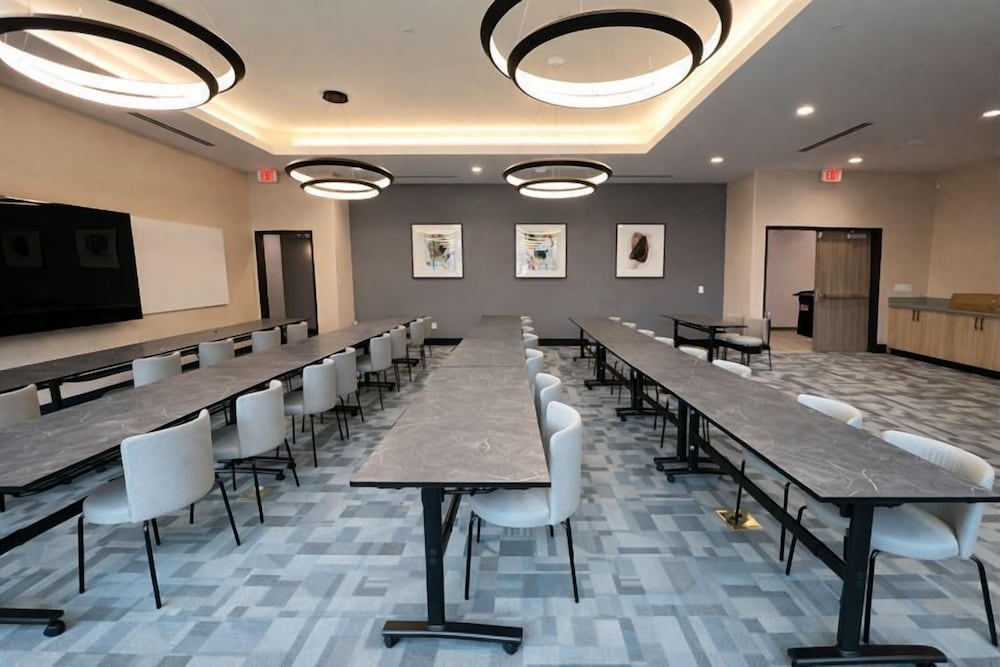 Hawthorn Extended Stay by Wyndham Leavenworth 53/61