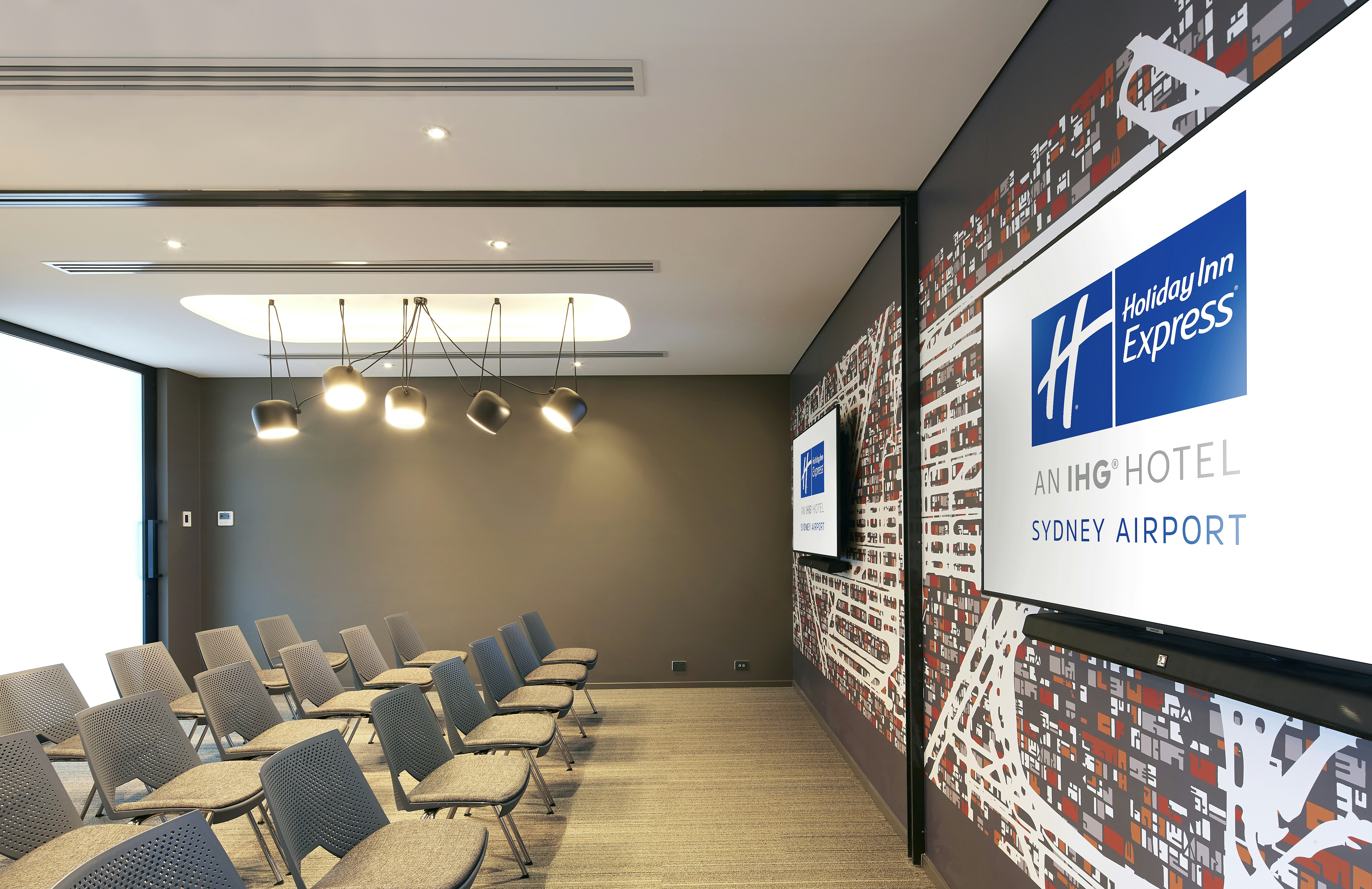 Holiday Inn Express Sydney Airport 54/59