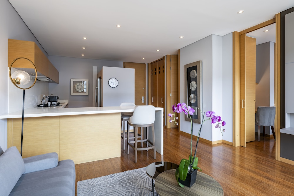 Hotel 93 Luxury Residences 10/69