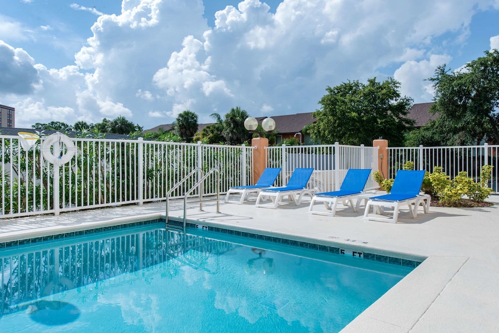 Comfort Inn Kissimmee Lake Buena Vista South 4/31