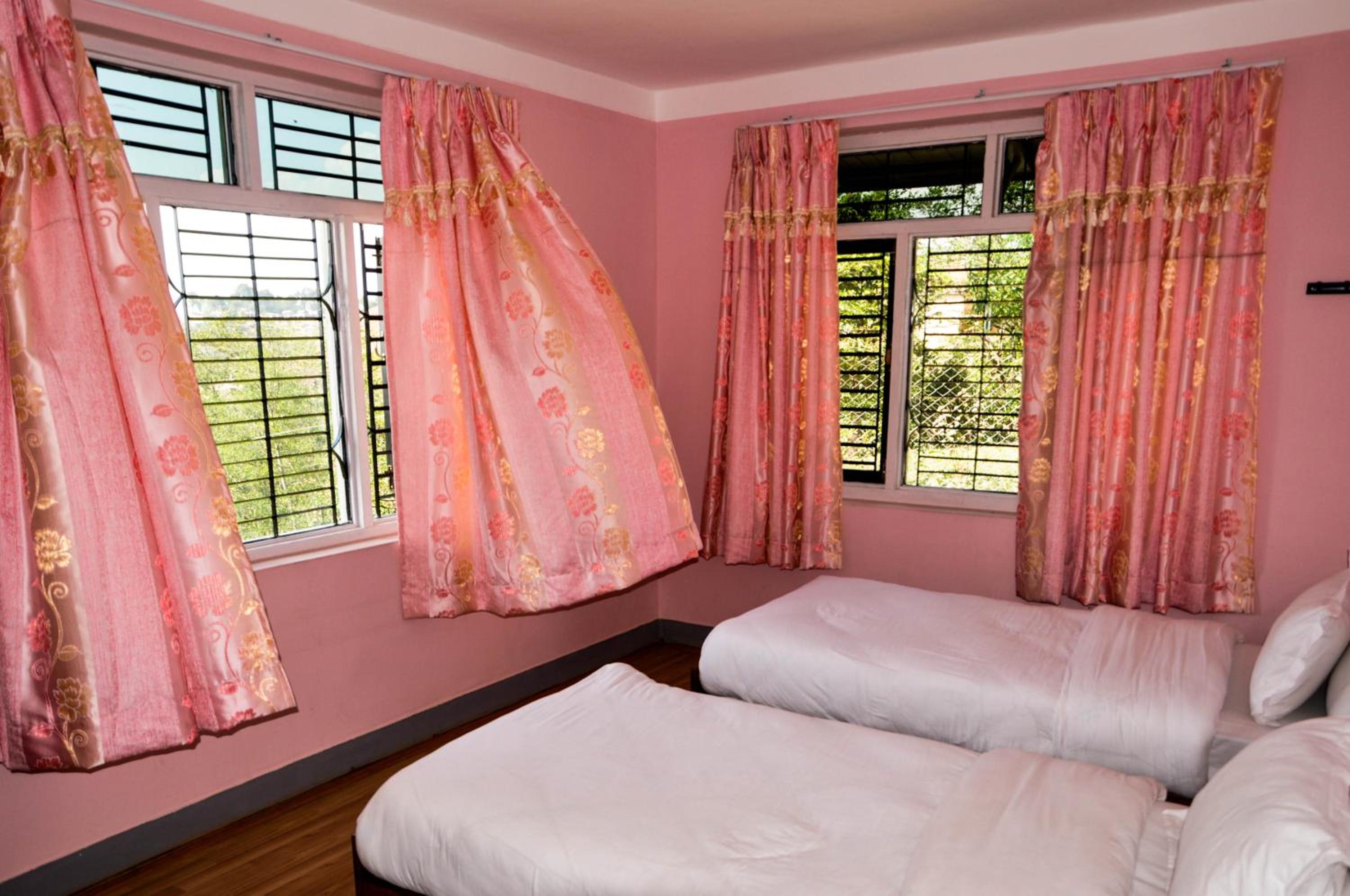 ROOM, TWIN BEDS, SHARED BATHROOM