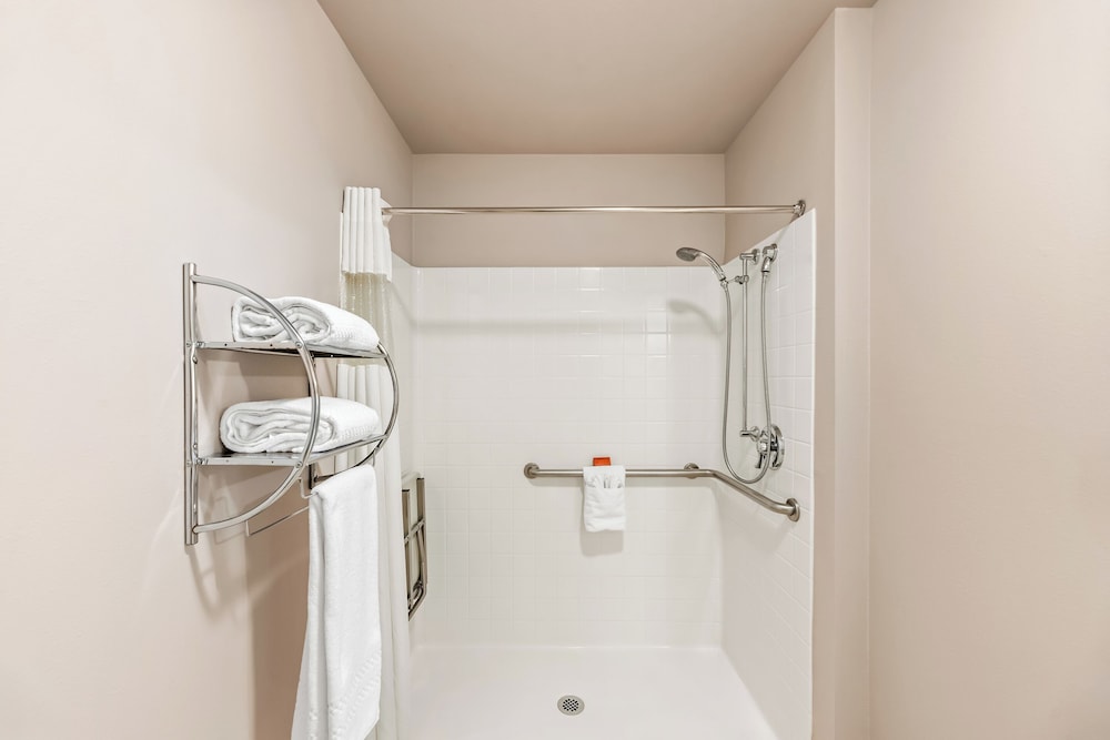 جناح بسرير كوين مع أريكة بمطبخ لذوي الإعاقة، Ledgestone Hotel Billings 6/6