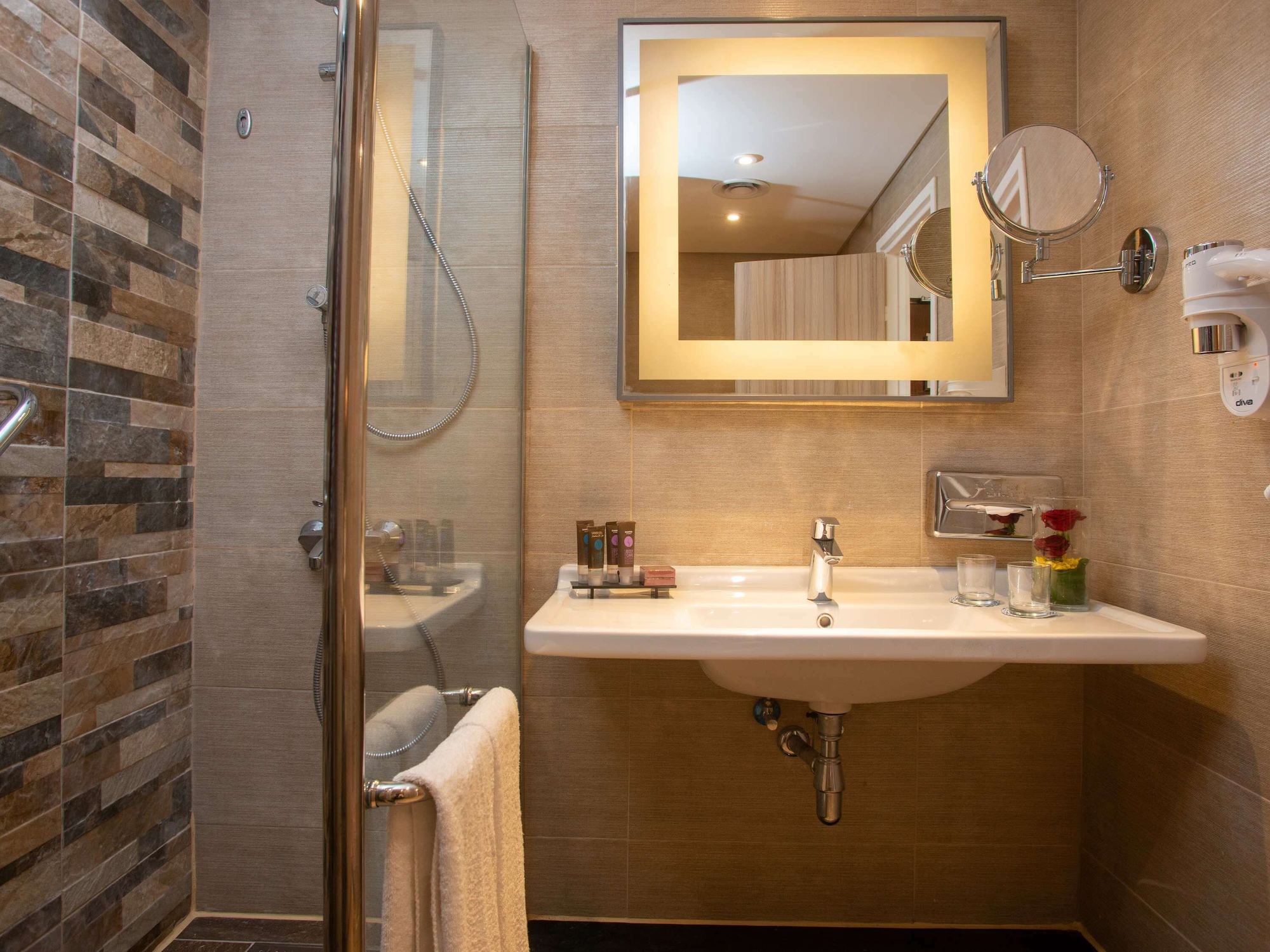 غرفة قياسية بسرير مزدوج مع أريكة، Novotel Cairo Airport 7/10