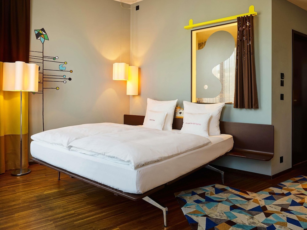 ROOM, XL