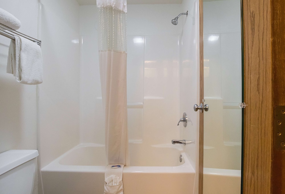 Motel6 Waterloo, IA - Crossroads Mall - Cedar Falls 46/49