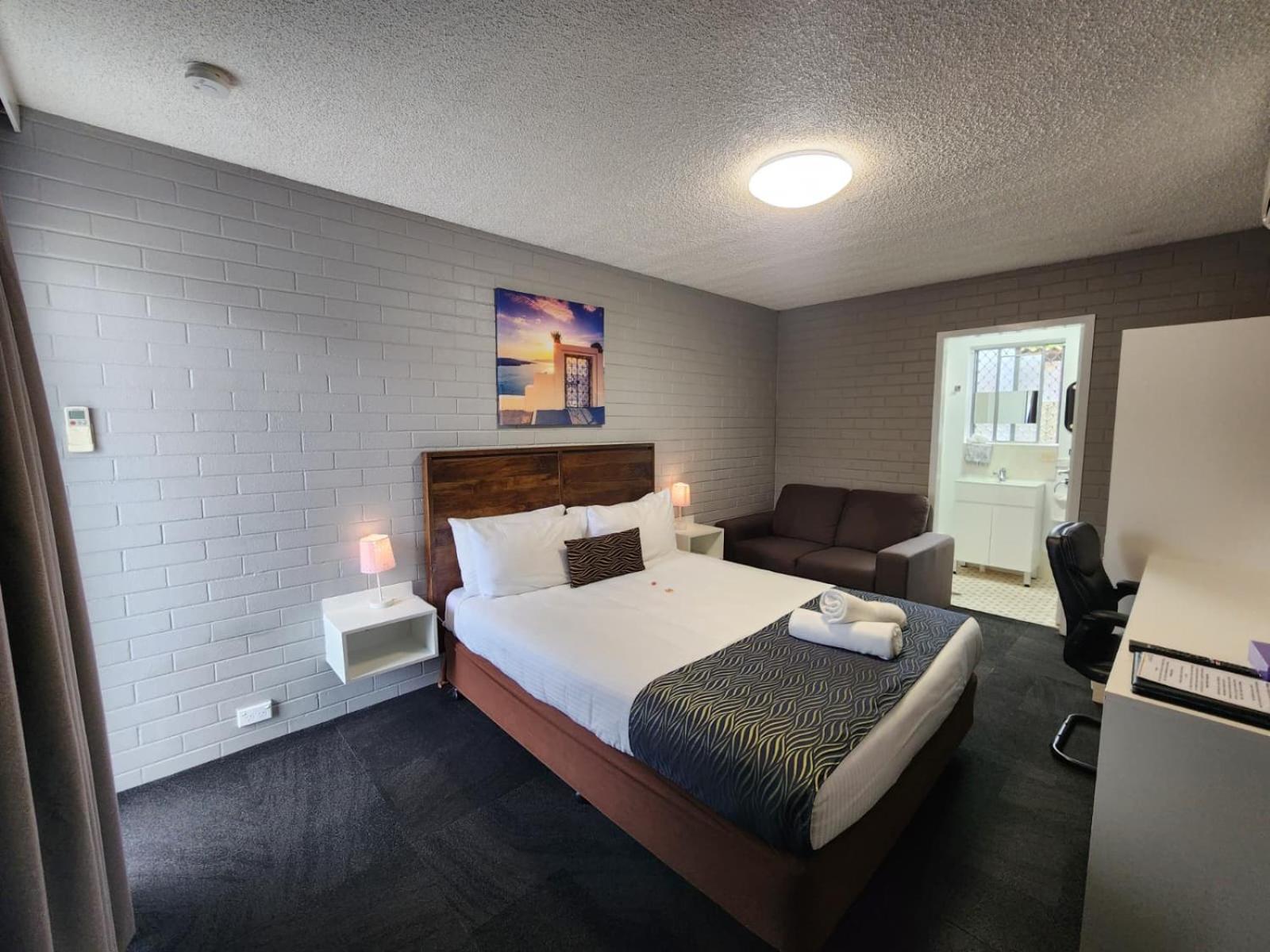 DELUXE, DOUBLE BED