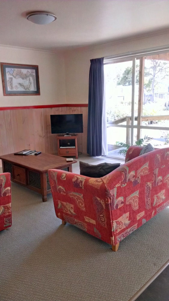 THE CRAYS ACCOMMODATION 23/46