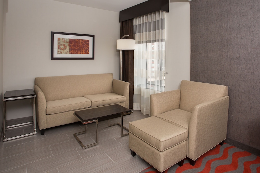 HOLIDAY INN EXPRESS SPRINGFIELD DOWNTOWN 35/53