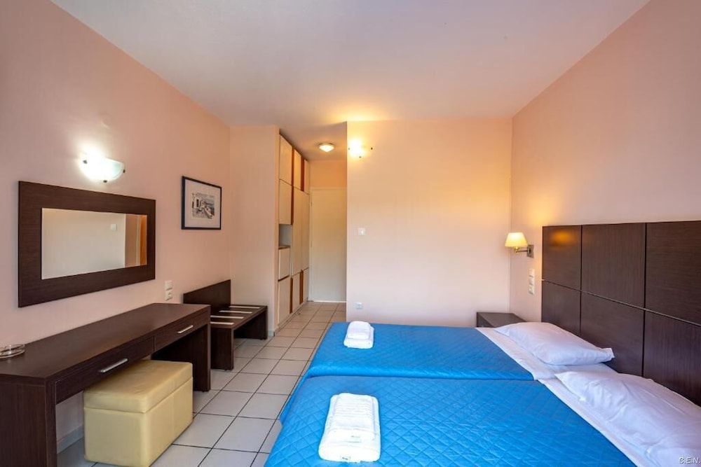 Anamar Skiathos 16/48