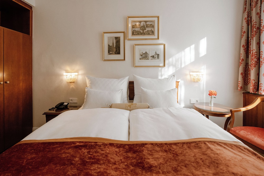 ROOM, DOUBLE BED, COURTYARD VIEW