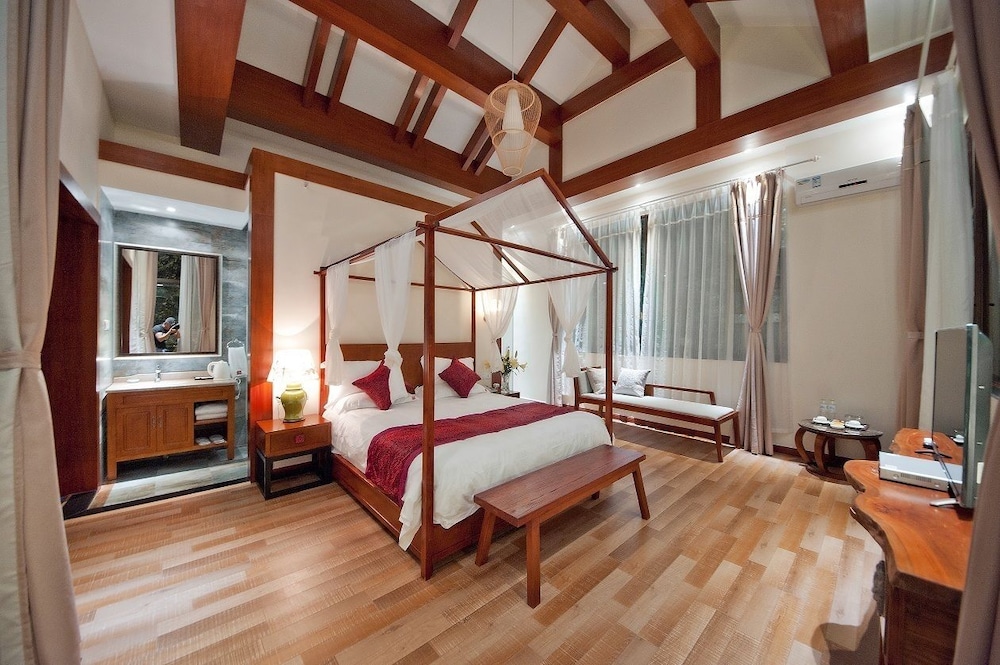 Guilin Crystal Crescent Moon Hotel 50/71