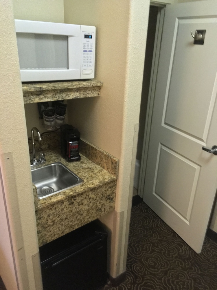 Best Western Plus Castle Rock 15/35